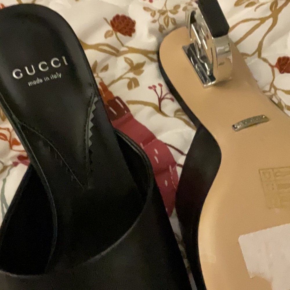 These shoes were gifted to me just too flashy the heel double gg - Picture 8 of 8